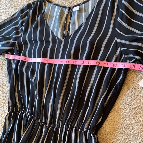 NWT Old Navy Vertical Stipe Romper V Neck Keyhole Back - Picture 7 of 10